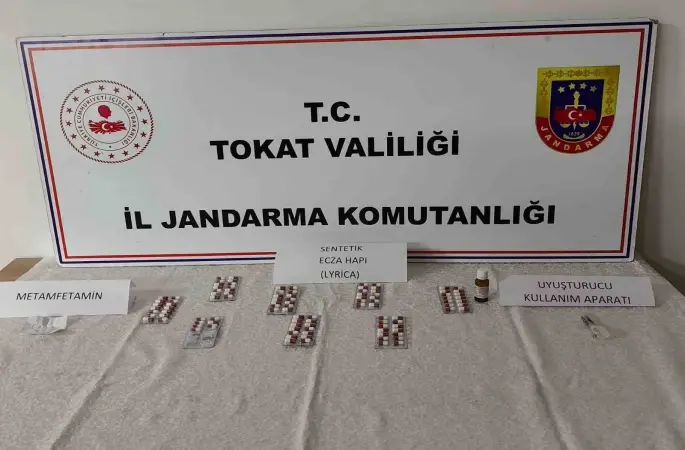 Tokat’ta araçta sentetik hap ve uyuşturucu madde bulunan şüpheli, adli kontrolle serbest kaldı
