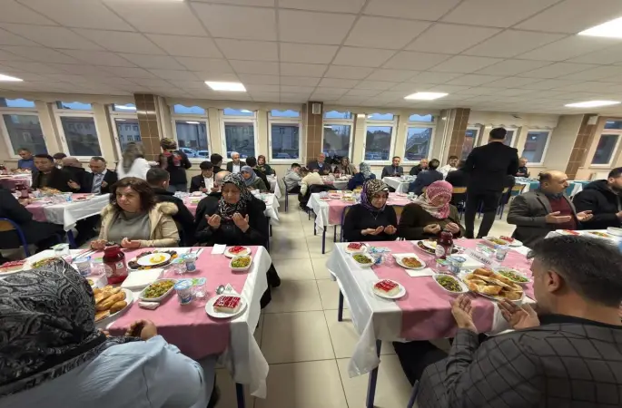 Tomarza’da şehir aileleri ve gaziler iftarda buluştu
