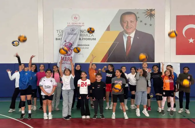 Tomarza’da voleybol kursları Ramazan’da da hız kesmiyor
