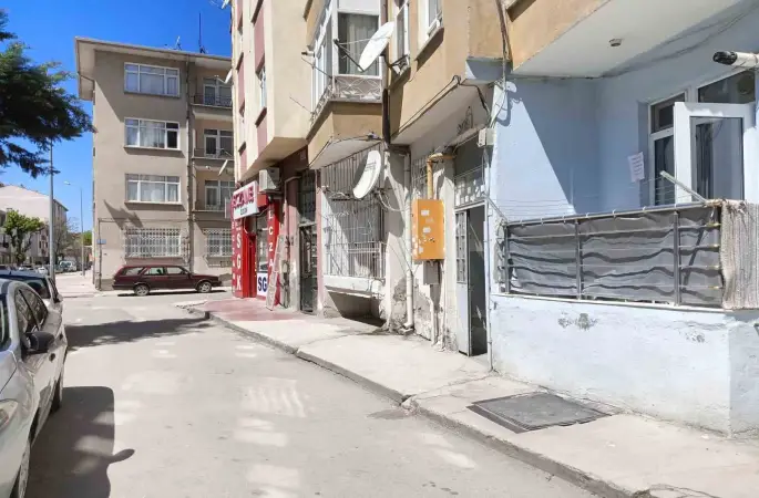 Toprağa gömülü bulunan kafatası ve kemiklerin 15 yıldır kayıp olan kardeşine ait olduğunu iddia etti
