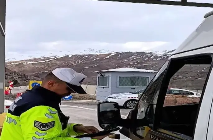 Trafik jandarmasından sivil denetim uygulaması
