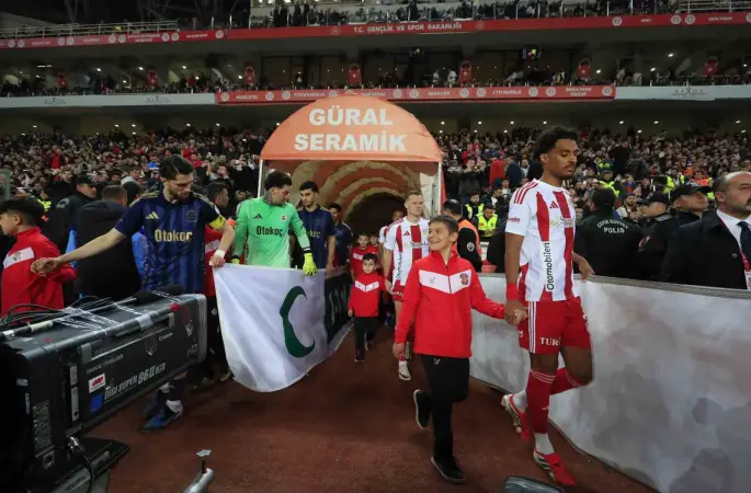 Trendyol Süper Lig: Antalyaspor: 0 - Fenerbahçe: 0 (Maç devam ediyor)
