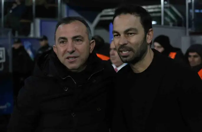 Trendyol Süper Lig: Çaykur Rizespor: 1 - Kocaelispor: 0 (İlk yarı)
