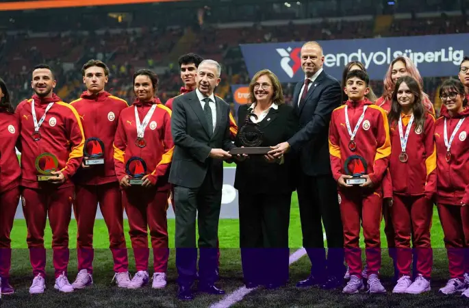 Trendyol Süper Lig: Galatasaray: 1 - Eyüpspor: 0 (Maç devam ediyor)
