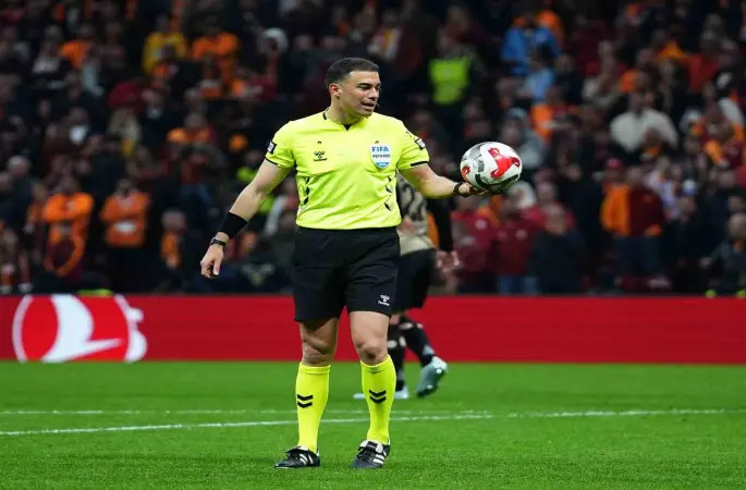 Trendyol Süper Lig: Galatasaray: 1 - Kocaelispor: 0 (İlk yarı)
