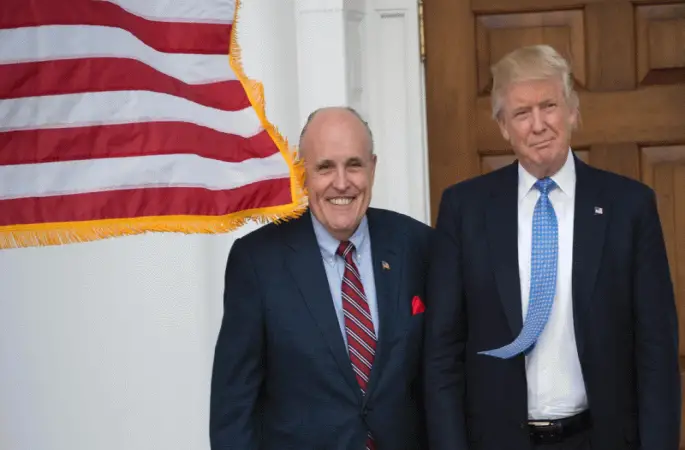 Trump'la birlikte Georgia davasında sanık olan bir kişi daha teslim oldu