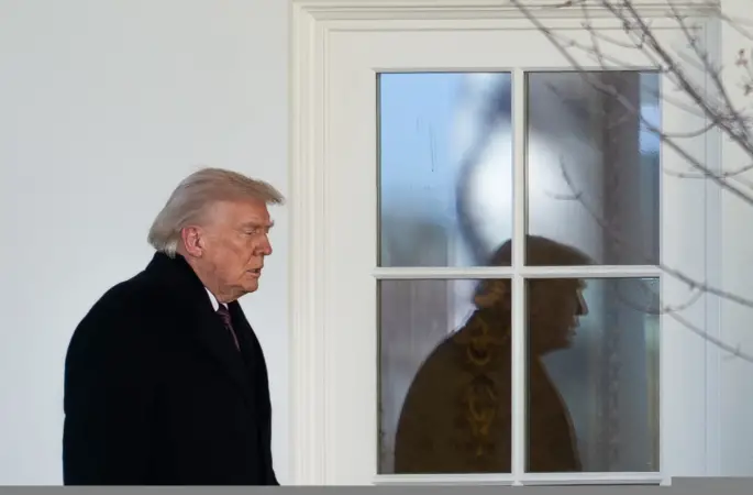 Trump: "(İran’da) Daha uzun süre kalırsak ülkelerini yeniden inşa edemeyecekler"
