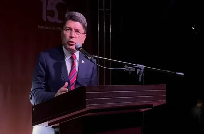 Adalet Bakanı Tunç: "Milletimizin tahammül sınırlarını aşan bu vandallık asla kabul edilemez"