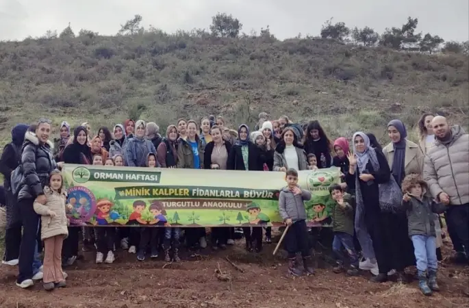 Turgutlulu minikler 250 fidanı toprakla buluşturdu
