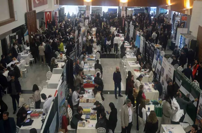 Turizm profesyonelleri öğrencilerle buluştu
