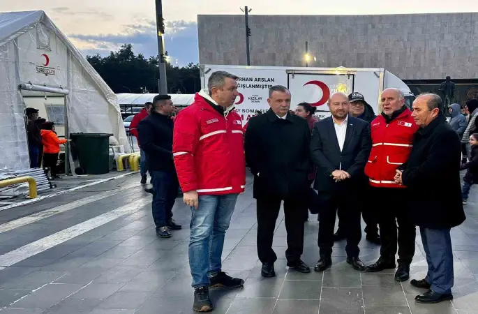 Türk Kızılay ve Yunusemre Belediyesi’nden 1000 kişilik iftar
