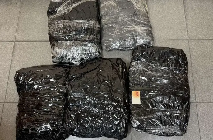 Türk yolcunun belinden 5 kilo 510 gram uyuşturucu çıktı
