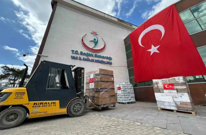 Türkiye’den İran’a sağlık desteği: Van’dan gönderilen yardım tırı sayısı 9 oldu
