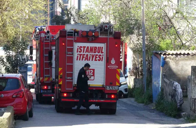 Tuzla’da giriş katında yangın paniği: Ev kullanılamaz hale geldi
