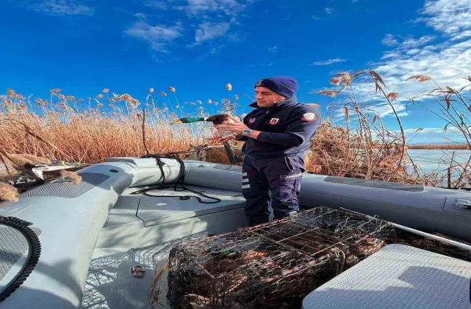 Uluabat Gölü’nde usulsüz avlananlara 431 bin TL ceza
