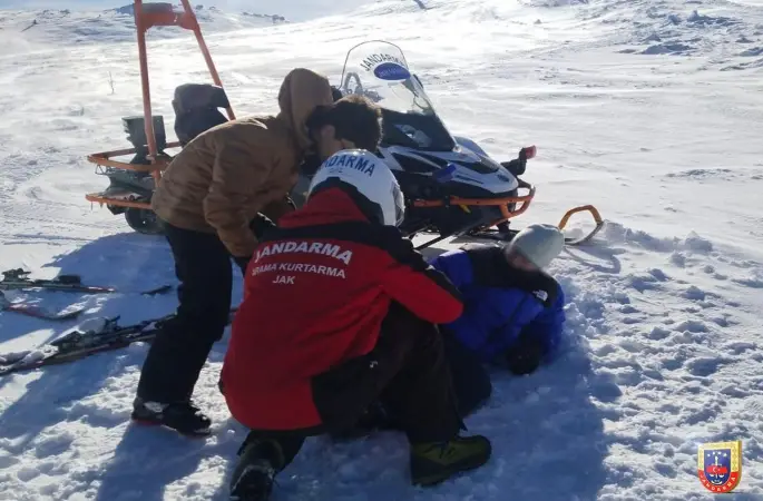 Uludağ’da mahsur kalan vatandaşlara JAK timi müdahale etti
