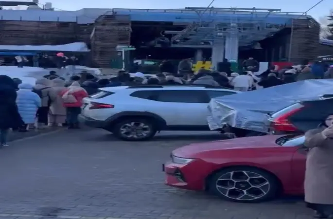 Uludağ’da teleferik kuyruğu metrelerce uzadı
