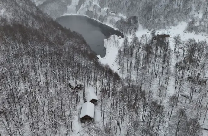 Ulugöl Tabiat Parkı’na ilk kar düştü