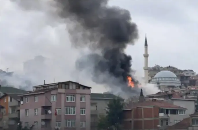 Ümraniye’de Korkutan Yangın: Gökyüzünü Siyah Dumanlar Kapladı!