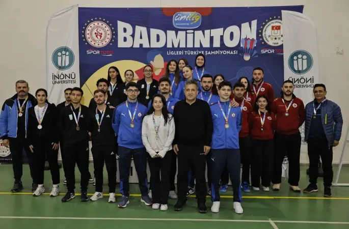 ÜNİLİG Badminton’da Şampiyon BEUN
