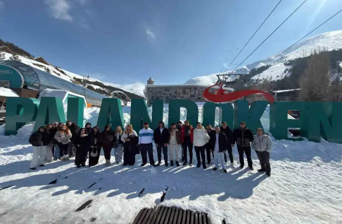 Üniversiteli gençler Erzurum’u gezdi
