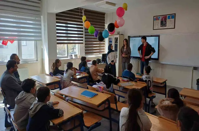 Üniversiteliler miniklere zorbalıkla baş etmeyi anlattı
