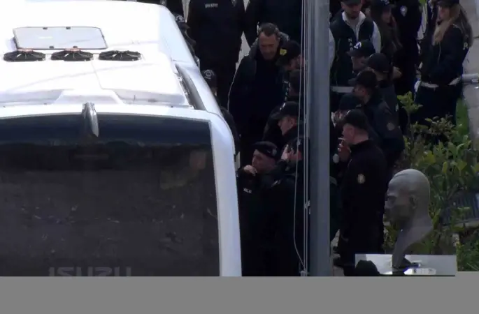 Ünlüler saç ve kan örnekleri alınmak üzere Adli Tıp Kurumu’na getirildi
