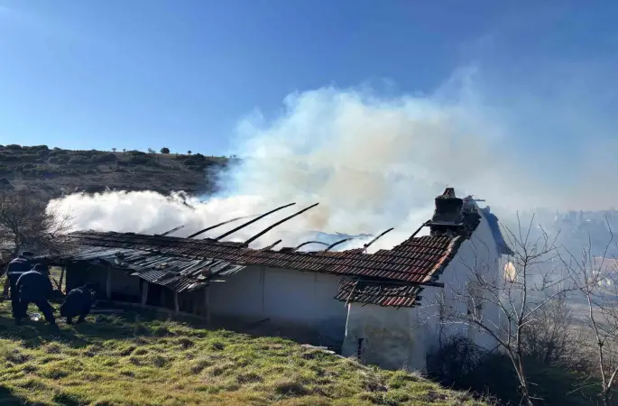 Uşak’ta ev yangını: 1 ölü, 1 yaralı
