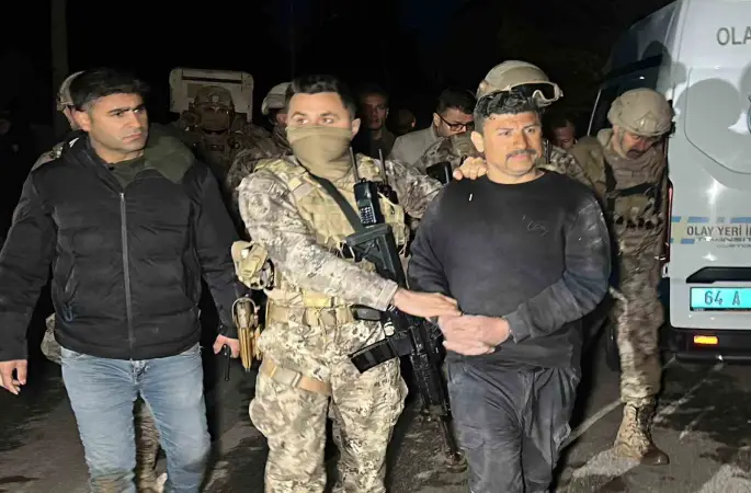 Uşak’ta görev başındaki polis ekiplerine pompalı tüfekle ateş açıldı: 2 polis yaralandı
