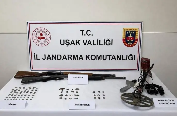 Uşak’ta tarihi eser kaçakçıları 63 sikkeyle yakalandı
