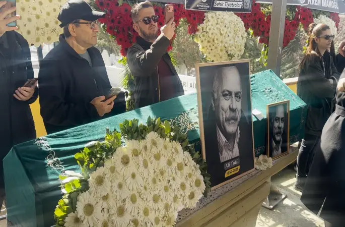 Usta oyuncu Ali Tutal son yolculuğuna uğurlandı
