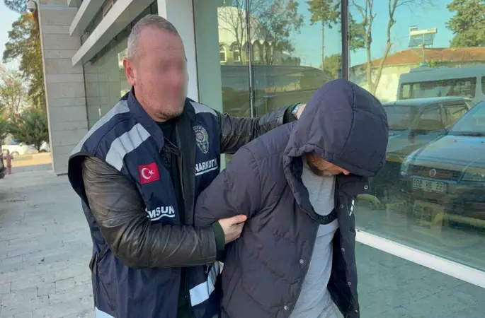 Uyuşturucuyla yakalanan şüpheli adliyeye sevk edildi
