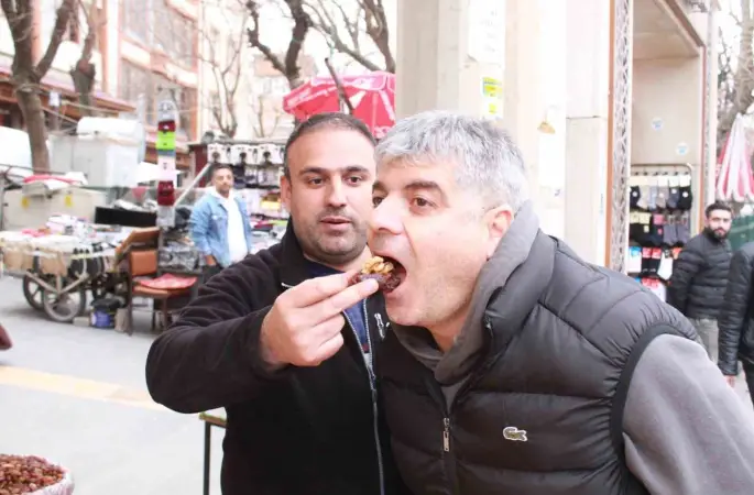 Uzman diyetisyenden iftar ve sahur arasında 2 litre su tüketimi önerisi
