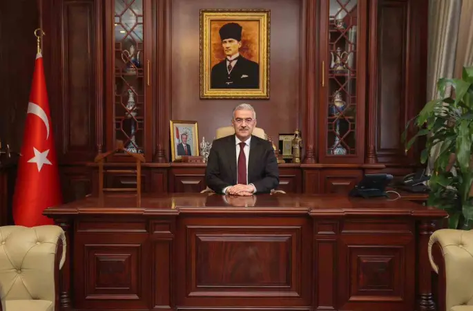 Vali Ayyıldız: "Bu ulu şehir, yalnızca bir beldenin kazanımı değil, tarihi bir dönüm noktasıdır"
