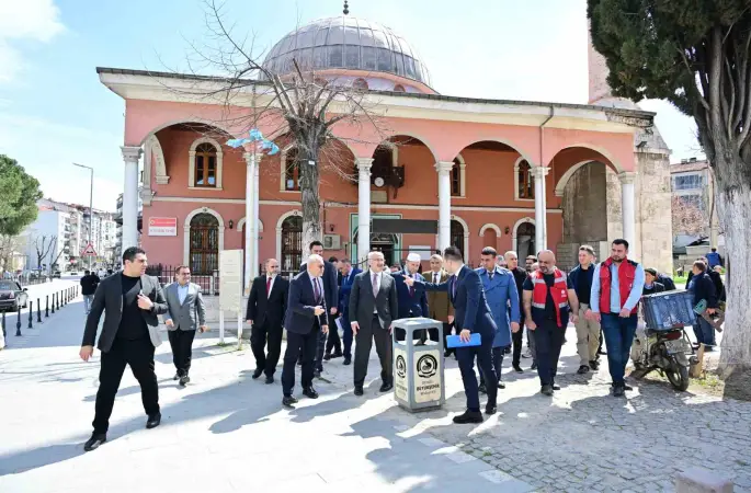 Vali Köşger, Kayalık Camisinde incelemelerde bulundu
