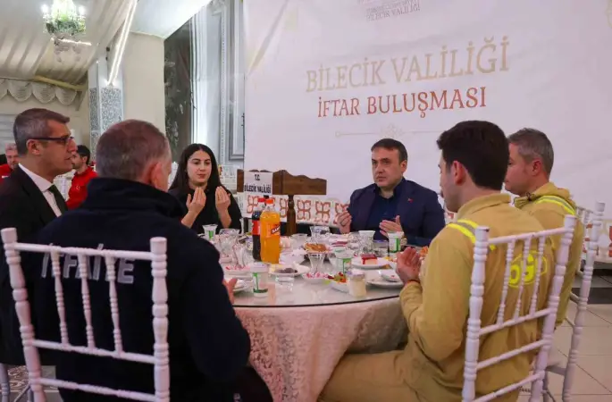 Vali Sözer, orman, itfaiye ve AFAD personeliyle iftarda buluştu
