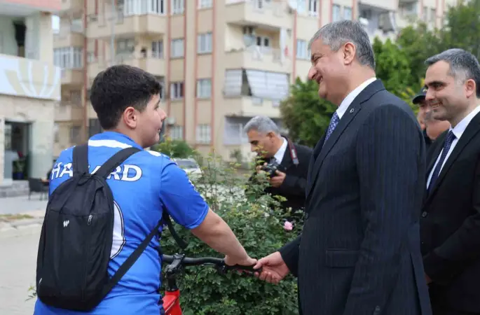 Vali Yavuz, Kozan’da vatandaşlarla bir araya geldi
