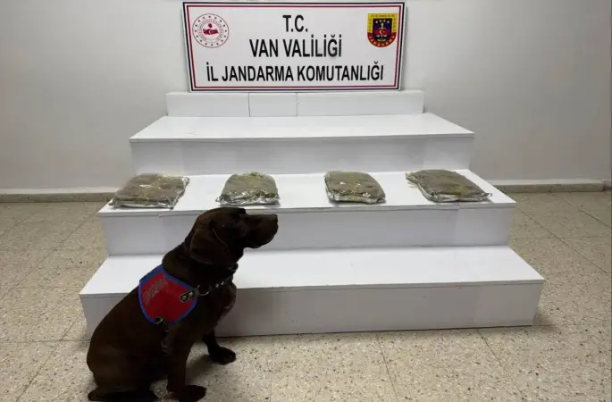 Van’da 5 kilo 250 gram kubar esrar ele geçildi

