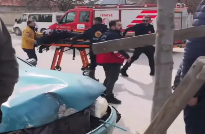 Van’da iki otomobil çarpıştı: 5 yaralı
