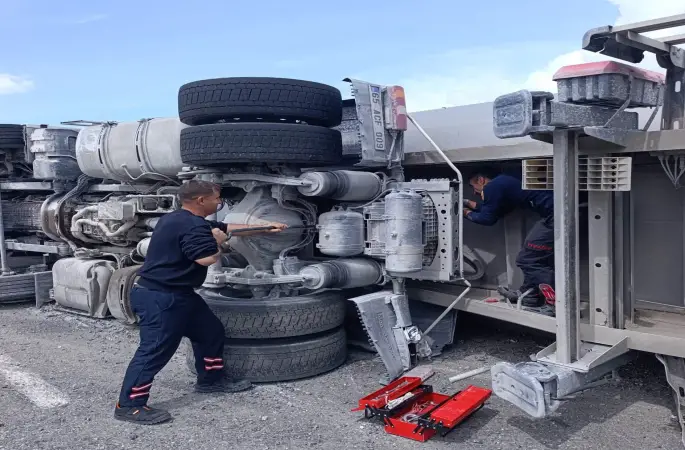 Van’da tır devrildi: 1 yaralı
