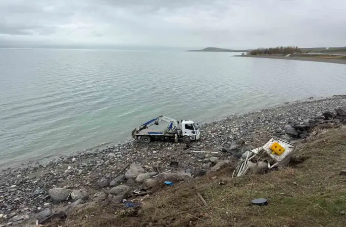VASKİ’ye ait vinç kaza yaptı: 1 yaralı

