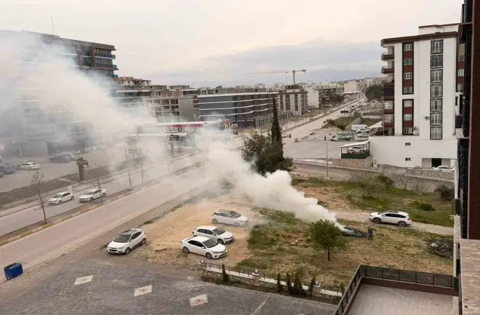 Vatandaşın yaktığı atık yangınını itfaiye ekipleri söndürdü
