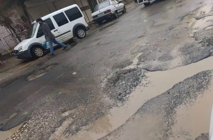 Vatandaşlardan bozuk yol tepkisi
