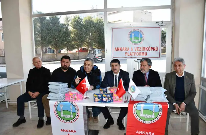 Vezirköprü’de 555 öğrenciye bayramlık
