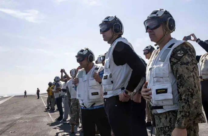 Witkoff’tan Umman Denizi’ndeki ABD uçak gemisine ziyaret
