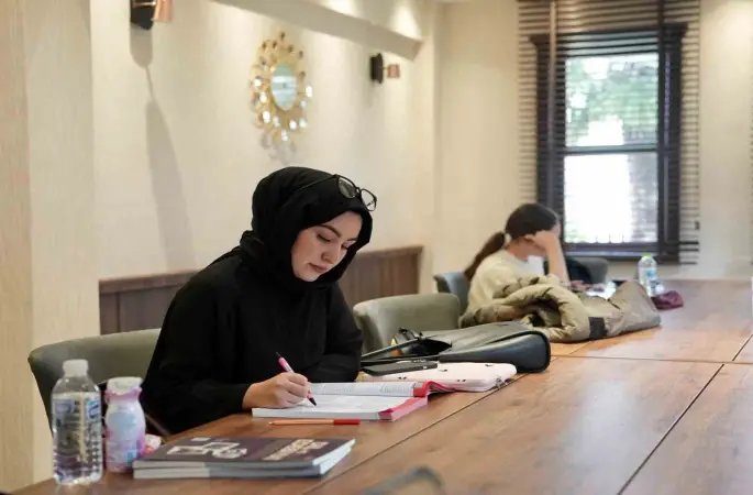 Yahya Kemal Kitap Köşkü gençlerden yoğun ilgi görüyor
