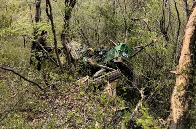 Yakakent’te traktör devrildi, sürücü yaralandı
