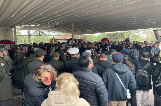 Yalçın Küçük son yolculuğuna uğurlandı
