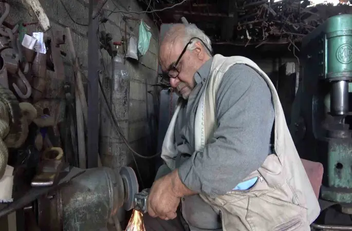 Yarım asırdır demire şekil veriyor
