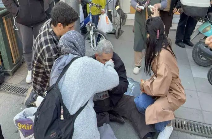 Yaşlı adama yumruk atan çocuk tutuklandı
